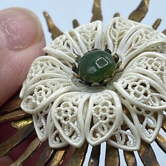 Vintage starburst brass plastic cabochon brooch Sputnik. - Picture 6 of 9